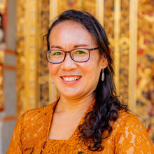 Load image into Gallery viewer, Hand Made Sterling Silver Flower Ring - Frangipani | NOVICA