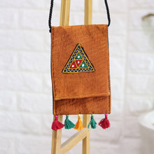 Load image into Gallery viewer, Ginger Triangle