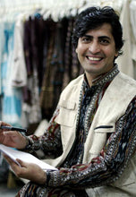 Load image into Gallery viewer, Block-Printed Paisley-Motif Cotton Shawl - Contrasting Paisley