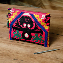 Load image into Gallery viewer, Chic Traditions