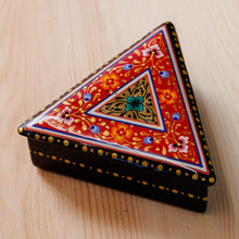 Load image into Gallery viewer, Triangular Passion