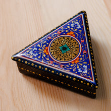 Load image into Gallery viewer, Triangular Magic