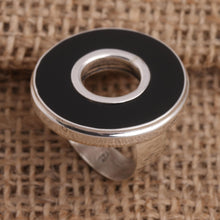 Load image into Gallery viewer, In the Round Black