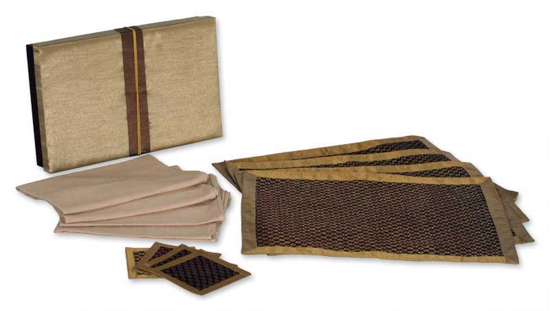 UNDISCOVERED Artisan Box | Silk and cotton table linens (Set for 4 ...